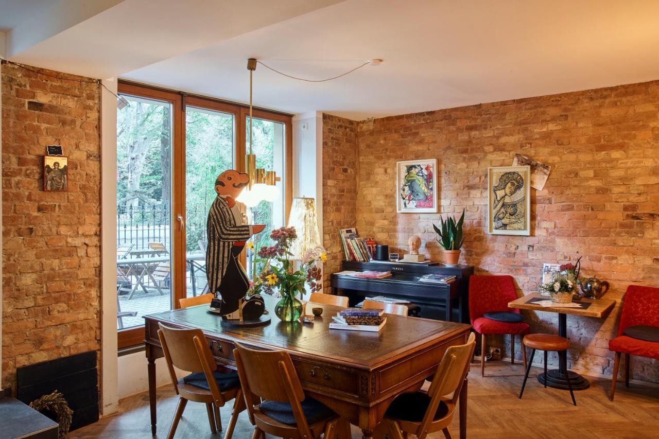 Beautiful Backyard Remise — Photos 3